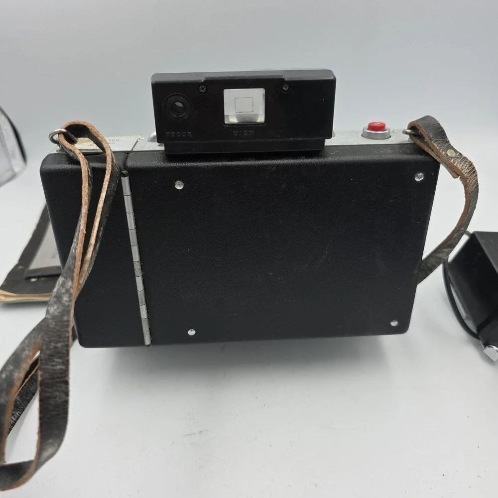 Vintage Polaroid 100 Automatic Land Camera w Case Flash Manual UNTESTED